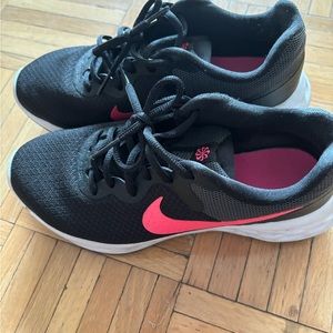 Nike Women sneakers size 6.5 black and pink
